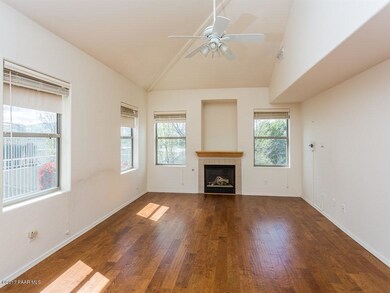 004_Living Room