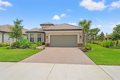 Manicured Lawn & Curb Appeal