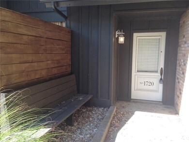 1720 Stonegate Dr unit 17, Denton, TX 76205 - photo 2