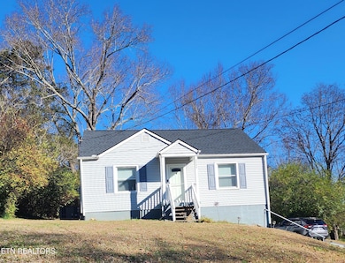 5724 Woodale Dr, Knoxville, TN 37912 - photo 3