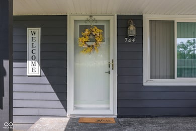 704 Della Rd, Columbus, IN 47203 - photo 2