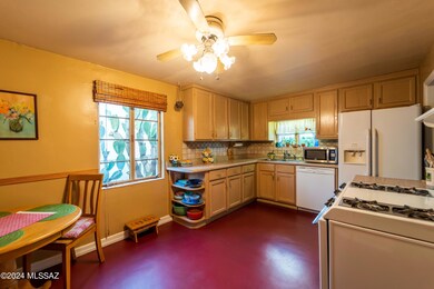 2208 N Fair Oaks-17