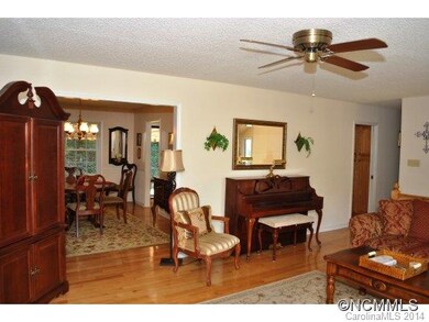 9 Elmwood Ln, Asheville, NC 28803 - photo 4