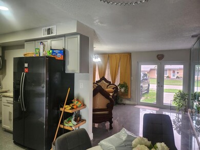 640 SW 68th Terrace, Pembroke Pines, FL 33023 - photo 4