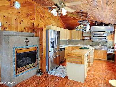 357 Ridge St, Honesdale, PA 18431 - photo 2