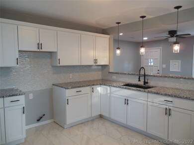 This kitchen is a show stopper.  Just gorgeous! Co