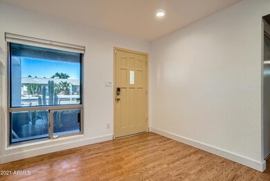 4-944258800-05 Interior Front Entry