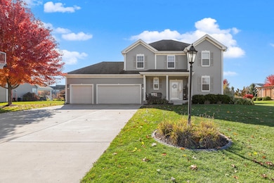 N42W22833 Beacon Ct, Pewaukee, WI 53072 - photo 2