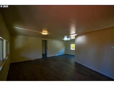 2193 Canyonville Riddle Rd, Riddle, OR 97469 - photo 7