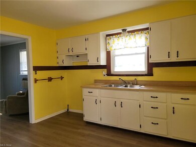 500 Idlewood Ave, Sheffield Lake, OH 44054 - photo 4