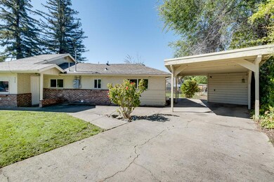 904 NE 9th-4