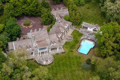 11 Cowdray Park Dr, Greenwich, CT 06831 - photo 2