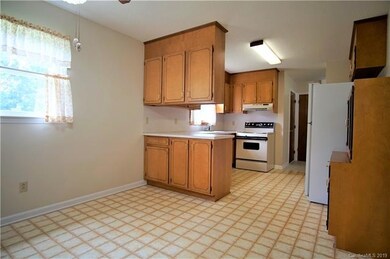 122 W Haven Dr, Statesville, NC 28625 - photo 7