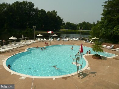 4128 Churchman Way unit 327, Woodbridge, VA 22192 - photo 3