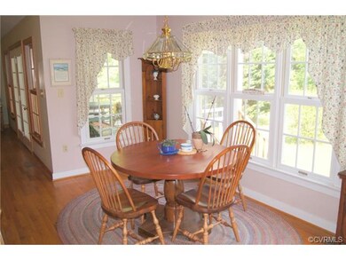 Kitchen Dining Area