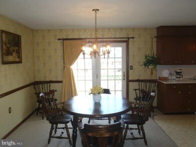 2920 Roosevelt Dr, Chambersburg, PA 17201 - photo 6