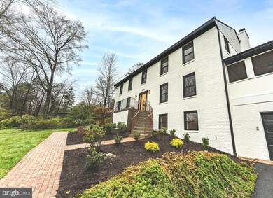 2108 Whiteoaks Dr, Alexandria, VA 22306 - photo 3