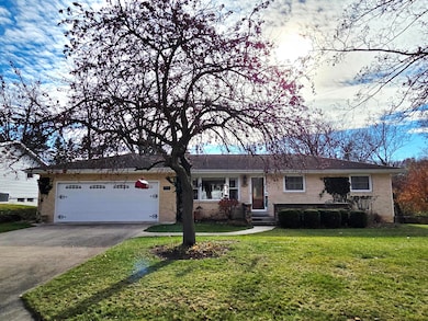 44 Leroy St, Hillsdale, MI 49242 - photo 2