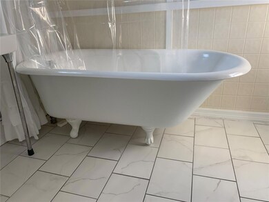 Claw foot tub