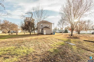 200 E 3rd St, Worthing, SD 57077 - photo 2