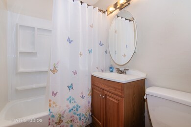 82 Alameda Dr, Carpentersville, IL 60110 - photo 7