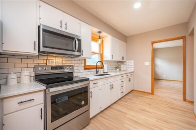 3920 40th St, Des Moines, IA 50310 - photo 7