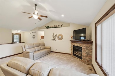 140 S 82nd St, West Des Moines, IA 50266 - photo 5