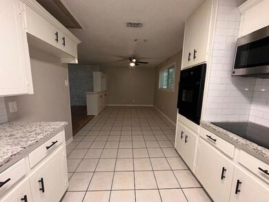 811 Poindexter Ave, Cleburne, TX 76033 - photo 5