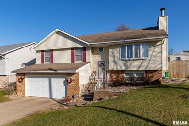 6135 N Elmwood Ave, Davenport, IA 52806 - photo 4