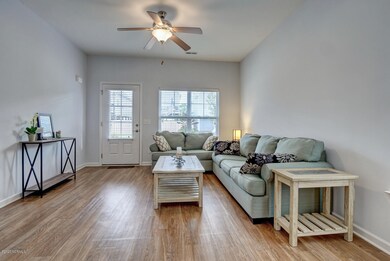 817 Isle of Palms Way-large-006-007-P476
