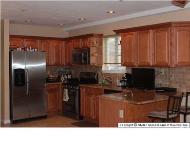 10 Theresa Ln, Staten Island, NY 10308 - photo 4