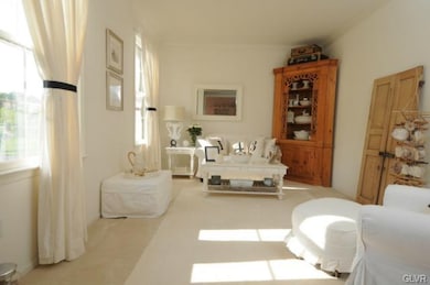 160 Robert Dr, Allentown, PA 18104 - photo 4