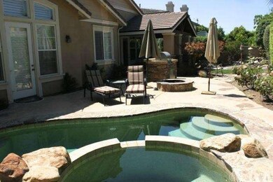 Pool and Spa in Landscaped Backyard - Perfect For 