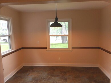 Kitchen Eat-in area...