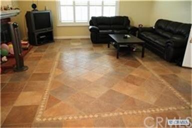 Living room with Fireplace