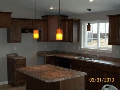 32 Brierwood Dr, Fitchburg, MA 01420 - photo 2