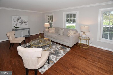 8509 Oak Pointe Way, Fairfax Station, VA 22039 - photo 4