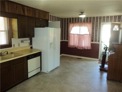 225 Lakeview St, Manchester, TN 37355 - photo 5