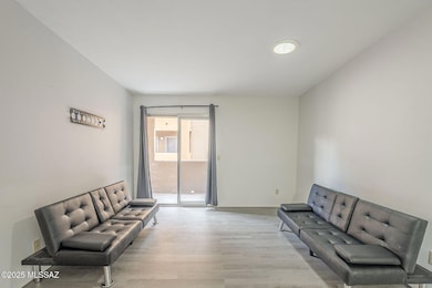 1810 E Blacklidge Dr unit 610, Tucson, AZ 85719 - photo 5