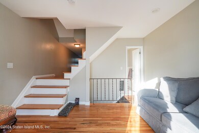 810 Bloomingdale Rd, Staten Island, NY 10309 - photo 3