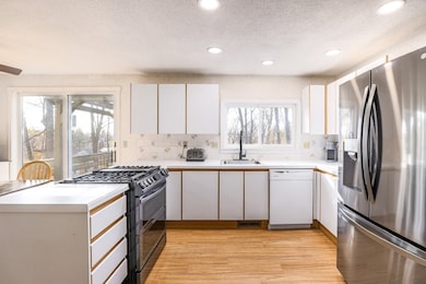 71 Maple St, North Brookfield, MA 01535 - photo 3