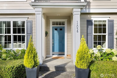 Beautiful cottage home in the coveted Harbor Pointe community