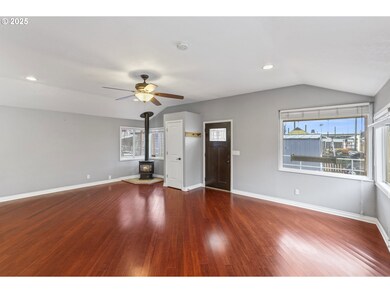 1683 N Jantzen Ave, Portland, OR 97217 - photo 6