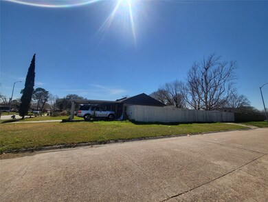 8847 Rutherford Ln, Houston, TX 77088 - photo 3