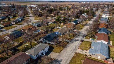 110 Crestwood Dr, Lincoln, IL 62656 - photo 3