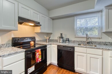 919 Nadine Ct, Hyattsville, MD 20785 - photo 5