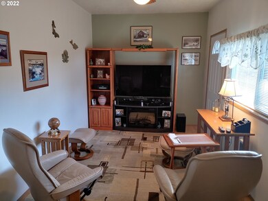 674 Brentwood Dr E, the Dalles, OR 97058 - photo 5