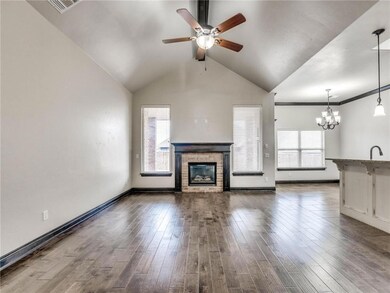 1004 Lindsey Ln, Moore, OK 73160 - photo 6