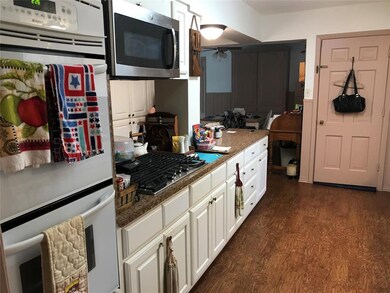 1407 Munn Dr, Ennis, TX 75119 - photo 4