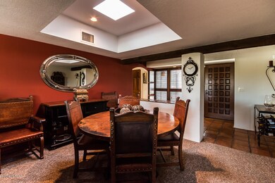 Dining1